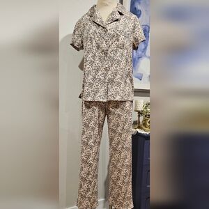 NINE WEST 2-piece short sleeve button-down Pajama Set !